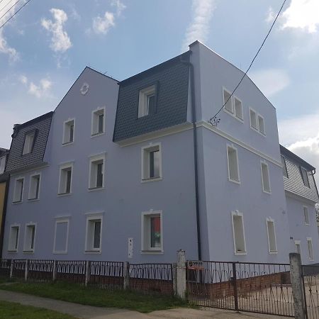 Kamienica Zerniki Wroclawskie Exteriér fotografie